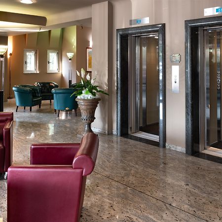 Hotel Sunflower Милано Екстериор снимка