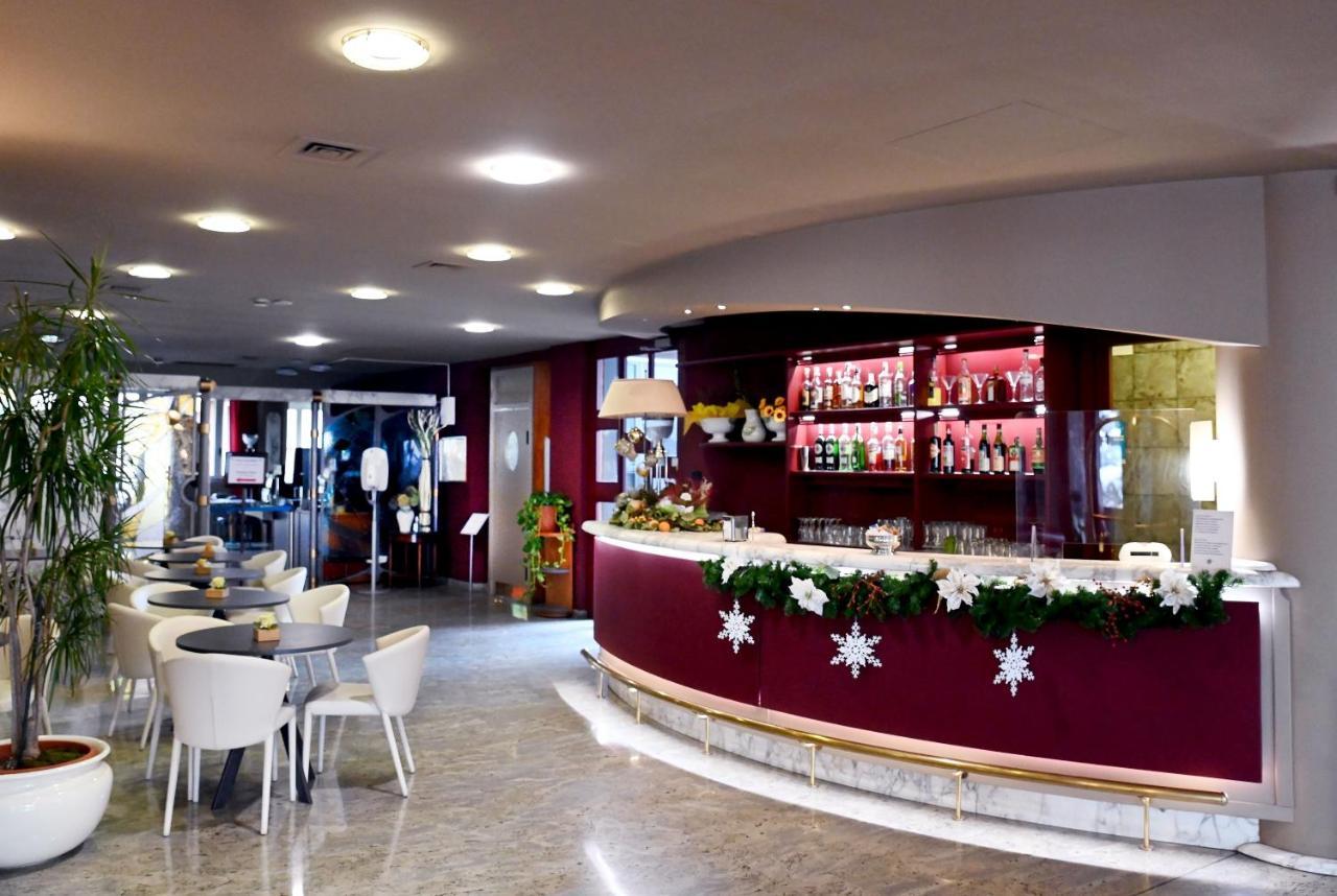 Hotel Sunflower Милано Екстериор снимка