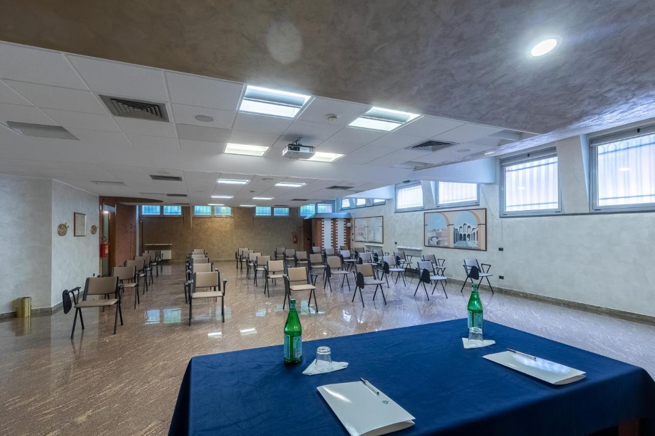 Hotel Sunflower Милано Екстериор снимка