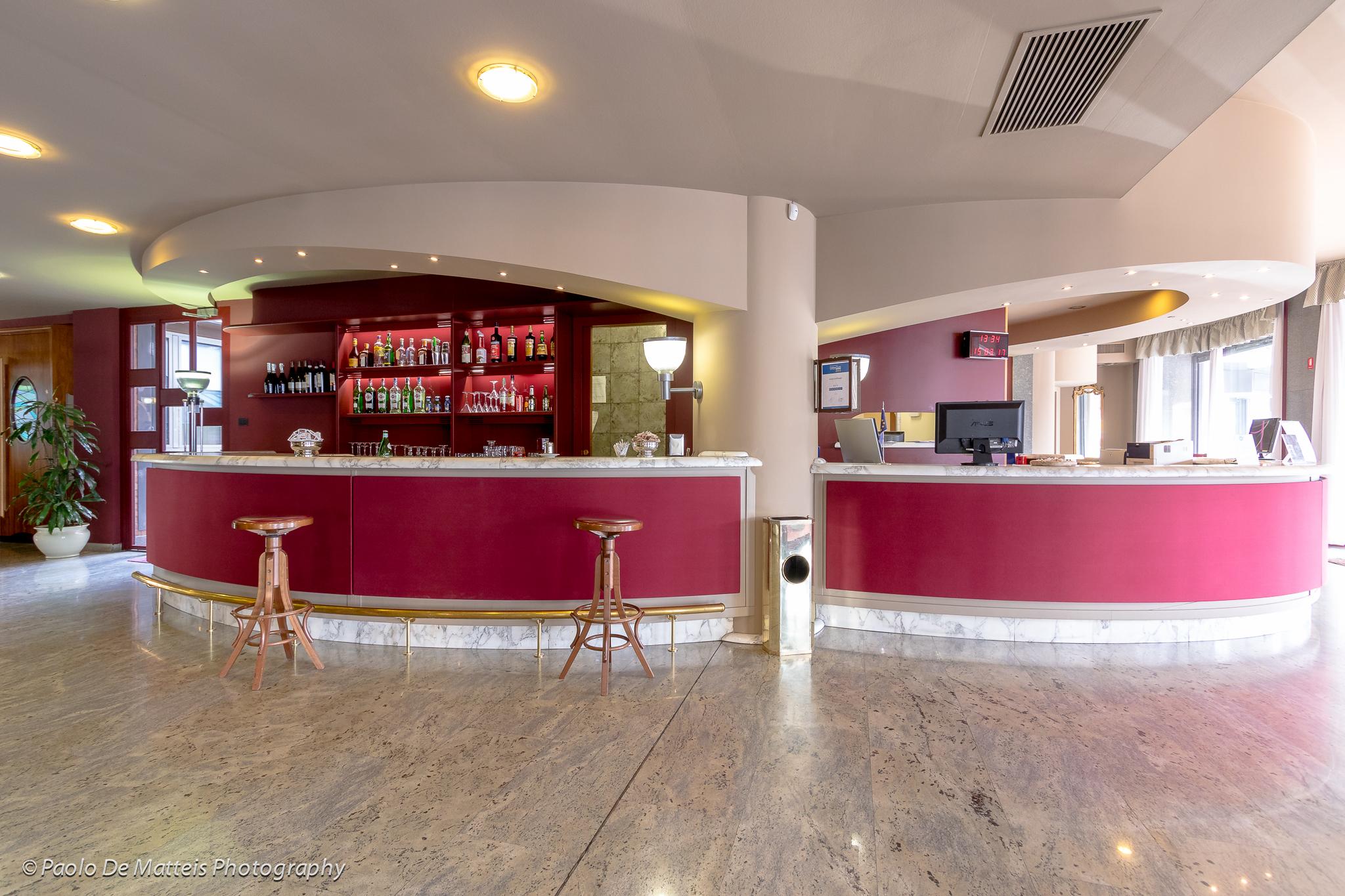 Hotel Sunflower Милано Екстериор снимка