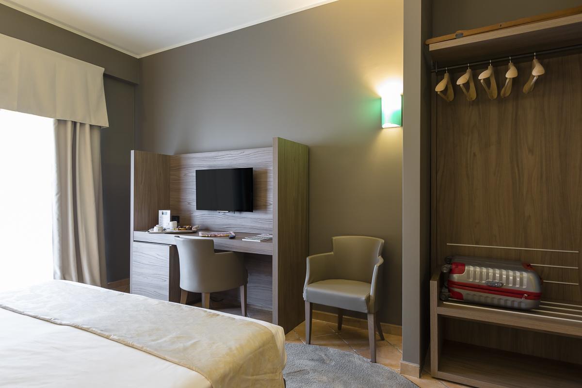 Hotel Sunflower Милано Екстериор снимка