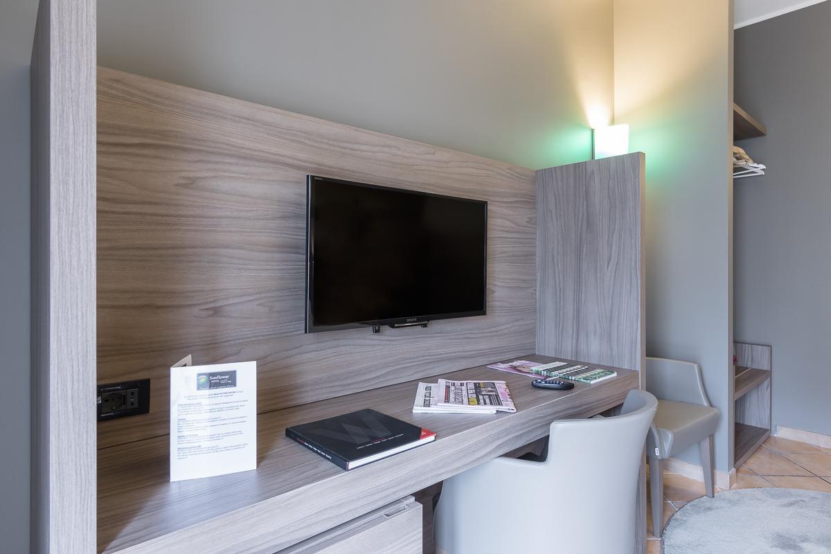 Hotel Sunflower Милано Екстериор снимка