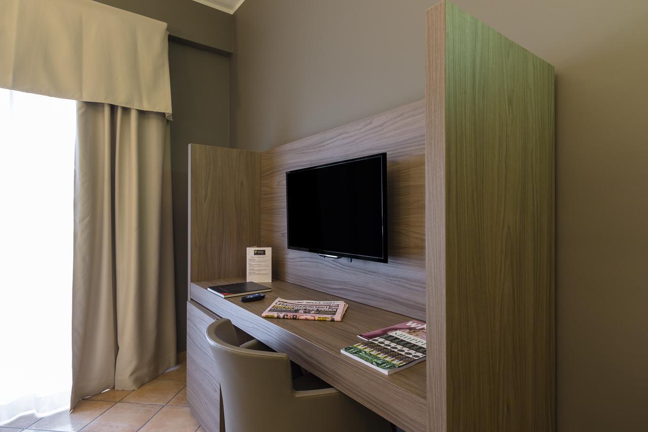 Hotel Sunflower Милано Екстериор снимка
