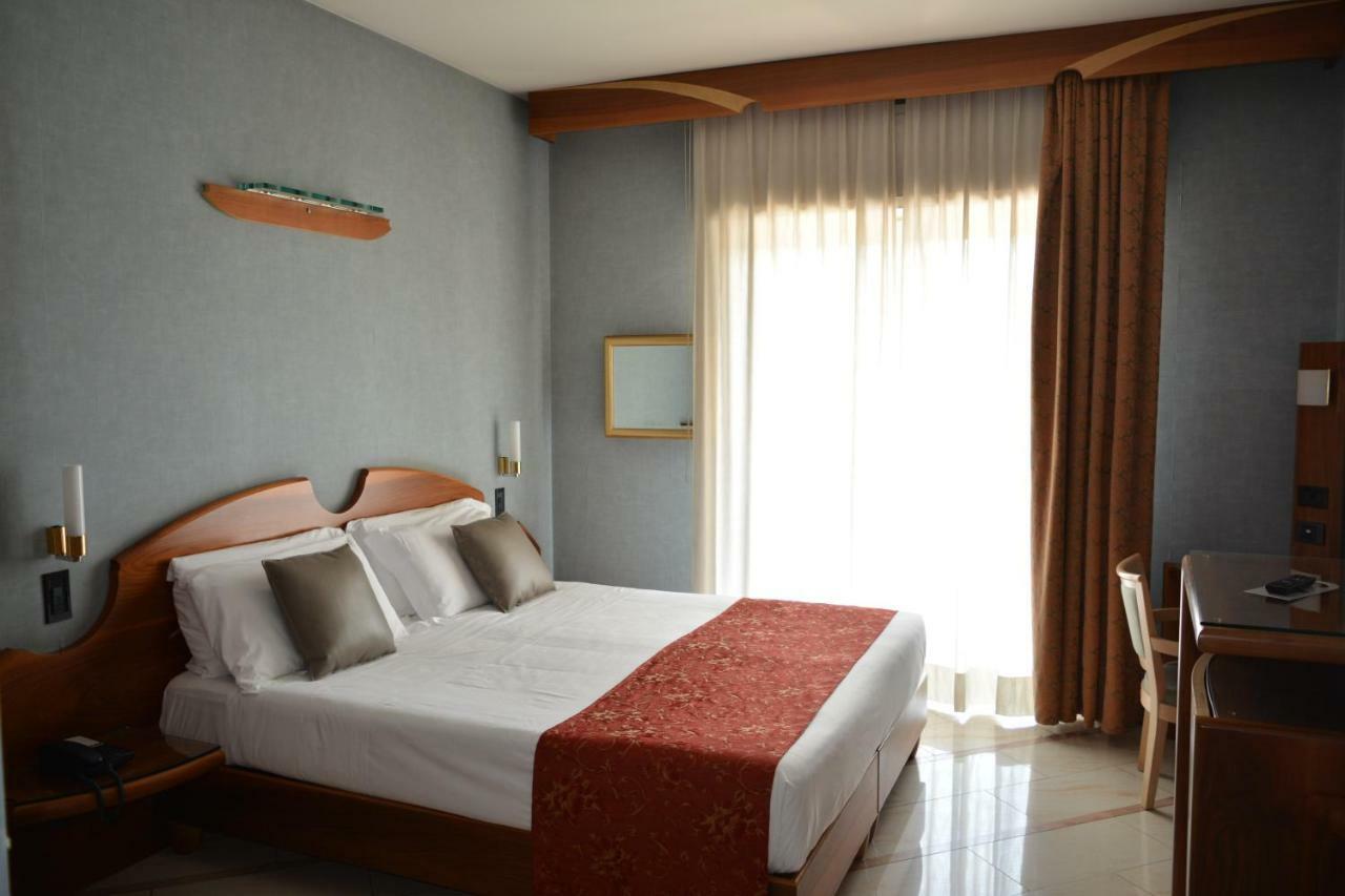 Hotel Sunflower Милано Екстериор снимка